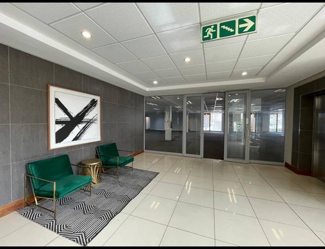 658M² OFFICE TO LET IN BRYANSTON